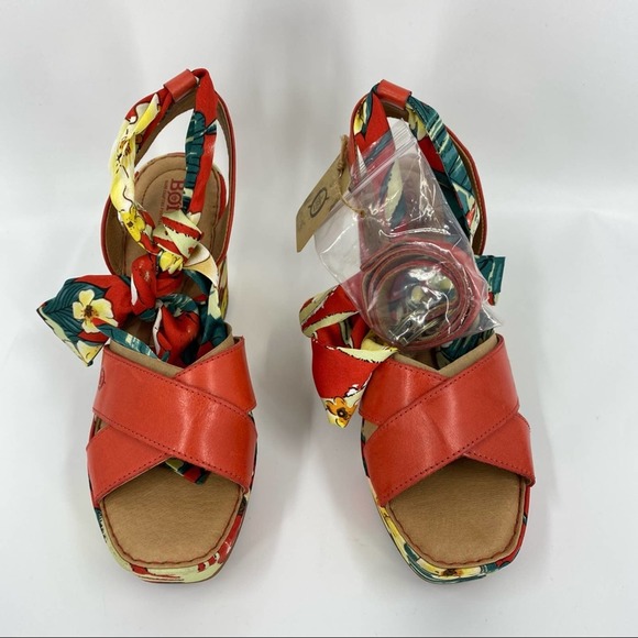 NEW Born Salton Sandals in Red sz 9 - Picture 7 of 14